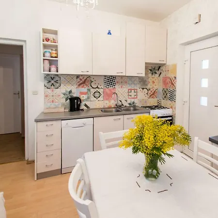 Cute Shabby Chic Ella Apartament